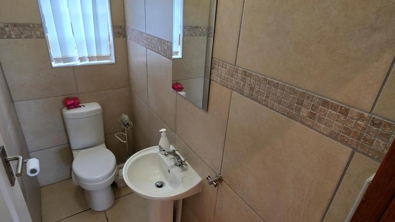 3 Bedroom Property for Sale in Reebok Western Cape